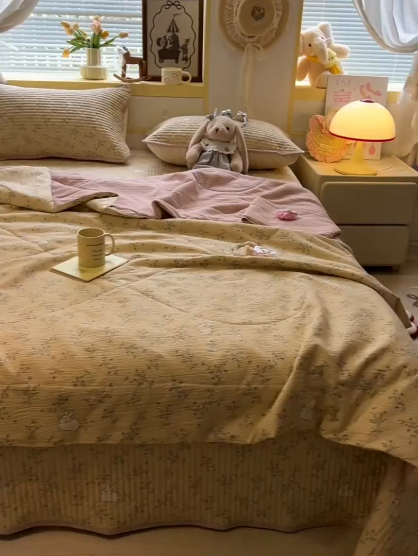 91家纺网 家纺一手货源 找家纺 欧妮家纺 2026新款A类云感双层纱夏被床盖四件套 小兔密语