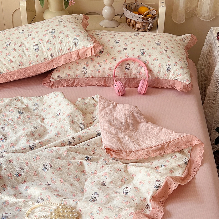 91家纺网 家纺一手货源 找家纺 仟网汇 2026新款彩色花边木棉皱皱纱夏被夏凉被空调被四件套 奶芙喵