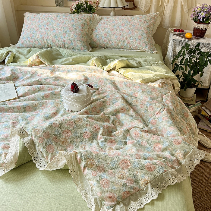 91家纺网 家纺一手货源 找家纺 仟网汇 2026新款彩色花边木棉皱皱纱夏被夏凉被空调被四件套 邂逅