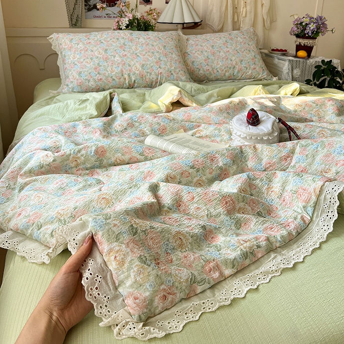 91家纺网 家纺一手货源 找家纺 仟网汇 2026新款彩色花边木棉皱皱纱夏被夏凉被空调被四件套 邂逅
