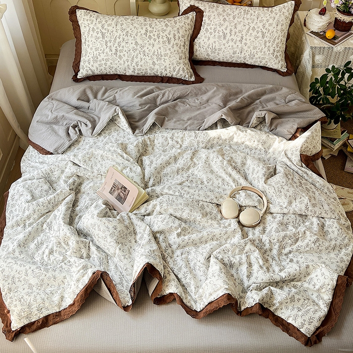 91家纺网 家纺一手货源 找家纺 仟网汇 2026新款彩色花边木棉皱皱纱夏被夏凉被空调被四件套 野餐兔