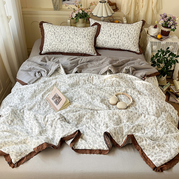 91家纺网 家纺一手货源 找家纺 仟网汇 2026新款彩色花边木棉皱皱纱夏被夏凉被空调被四件套 野餐兔