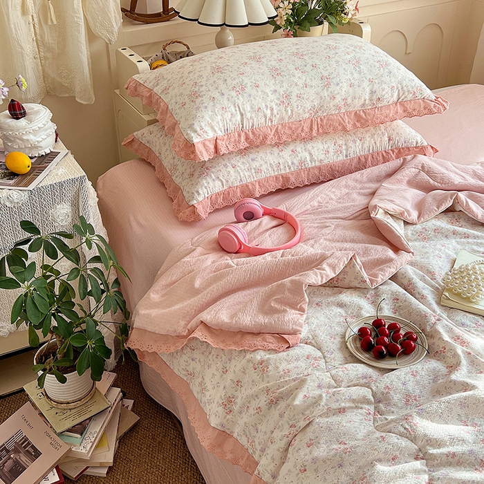 91家纺网 家纺一手货源 找家纺 仟网汇 2026新款彩色花边木棉皱皱纱夏被夏凉被空调被四件套 樱花季