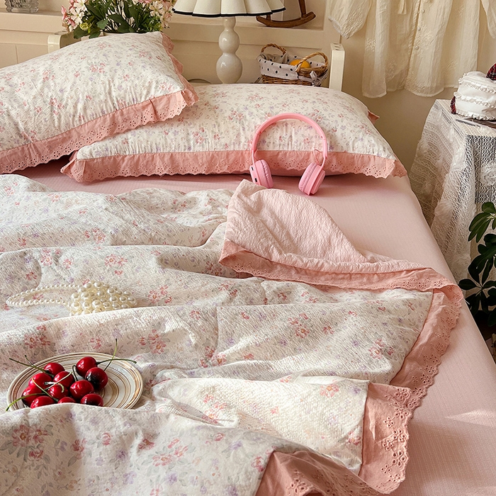 91家纺网 家纺一手货源 找家纺 仟网汇 2026新款彩色花边木棉皱皱纱夏被夏凉被空调被四件套 樱花季