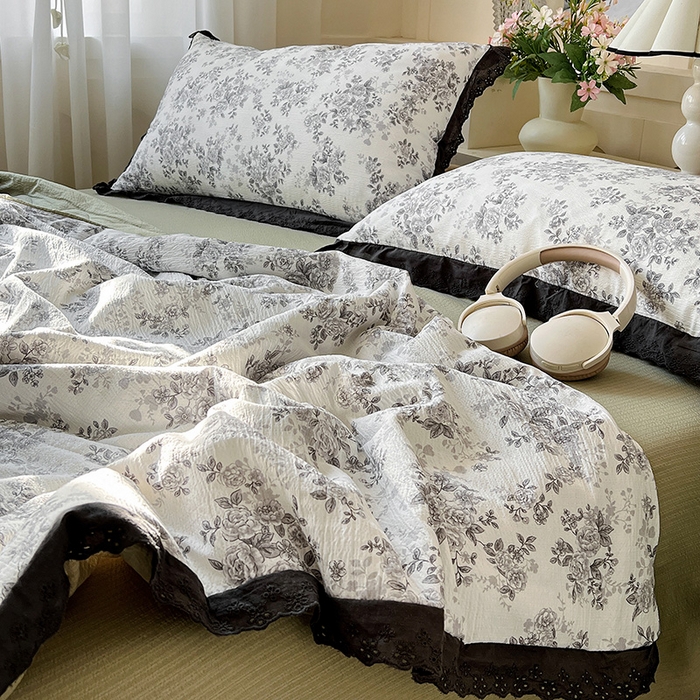 91家纺网 家纺一手货源 找家纺 仟网汇 2026新款彩色花边木棉皱皱纱夏被夏凉被空调被四件套 悠然