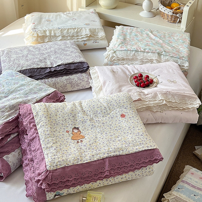 91家纺网 家纺一手货源 找家纺 仟网汇 2026新款彩色花边木棉皱皱纱夏被夏凉被空调被四件套 组合图仅供展示不可下单