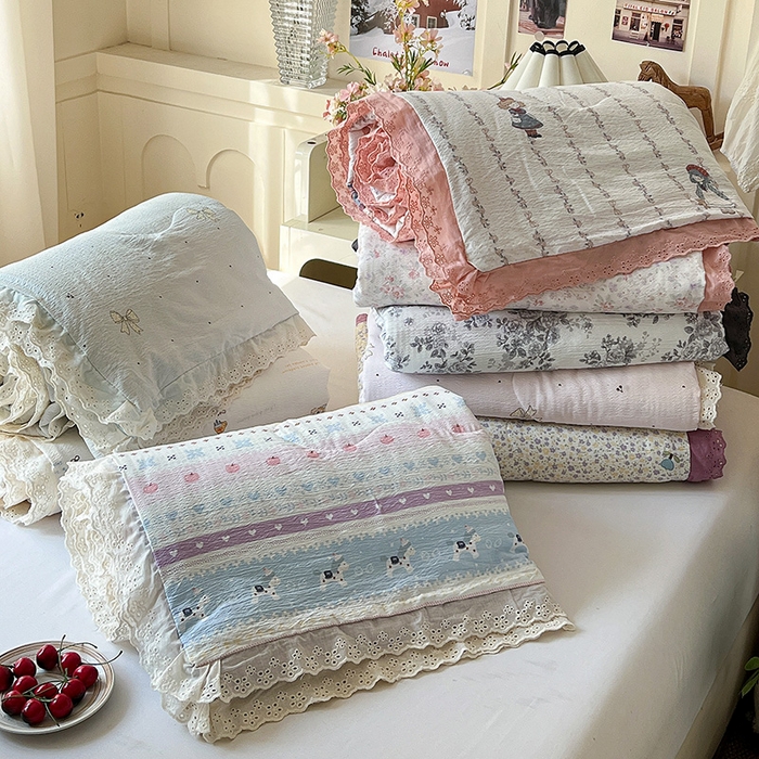 91家纺网 家纺一手货源 找家纺 仟网汇 2026新款彩色花边木棉皱皱纱夏被夏凉被空调被四件套 组合图仅供展示不可下单