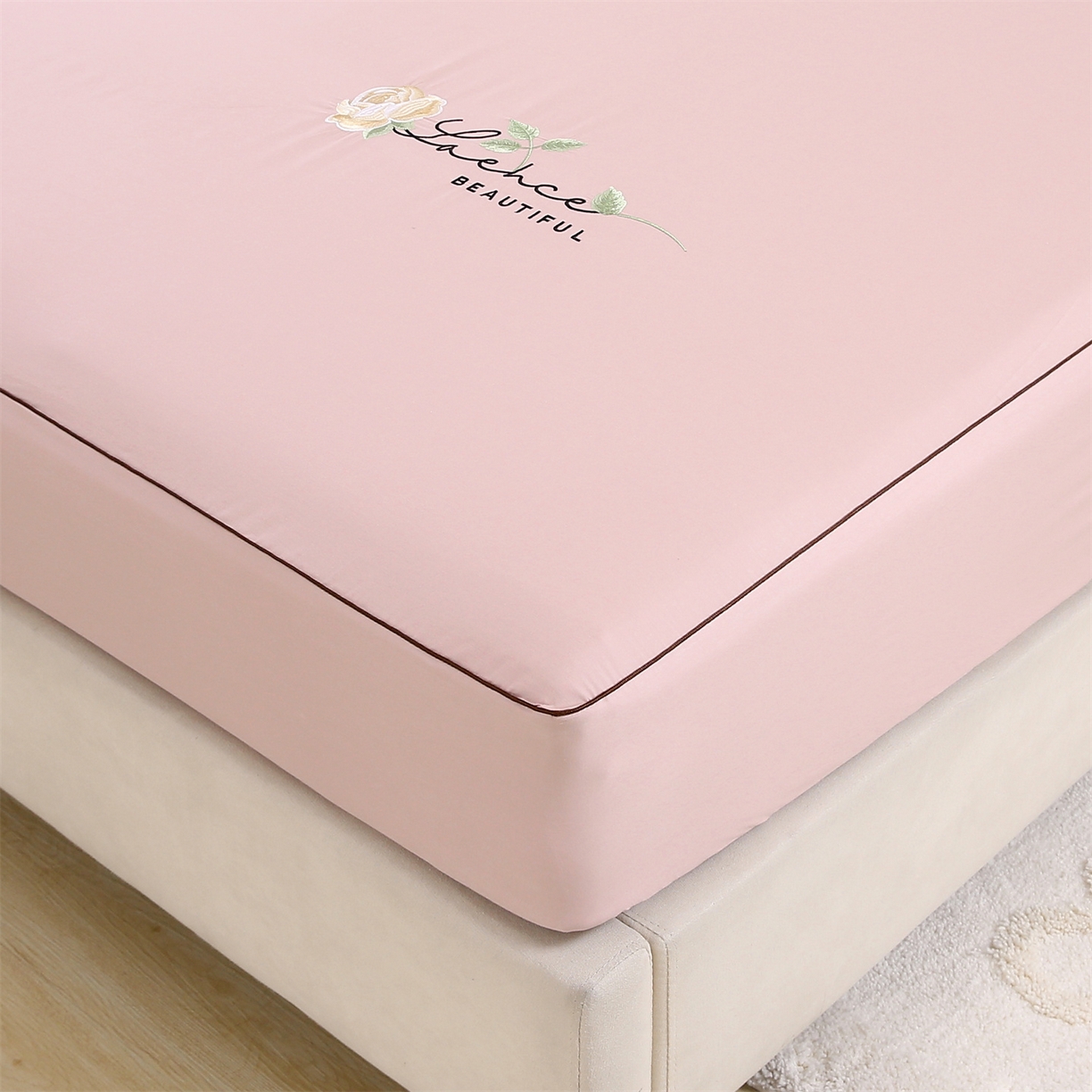 91家纺网 家纺一手货源 找家纺 欧妮家纺 2026新款全棉纯棉斜纹刺绣单床笠三件套 一见倾心-玉