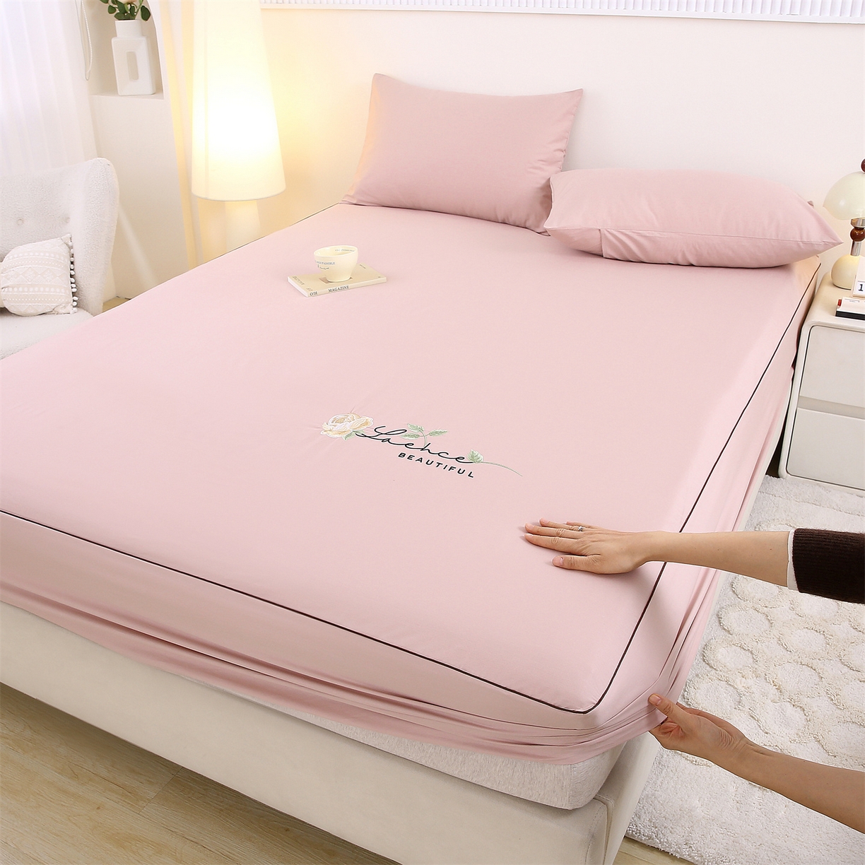 91家纺网 家纺一手货源 找家纺 欧妮家纺 2026新款全棉纯棉斜纹刺绣单床笠三件套 一见倾心-玉