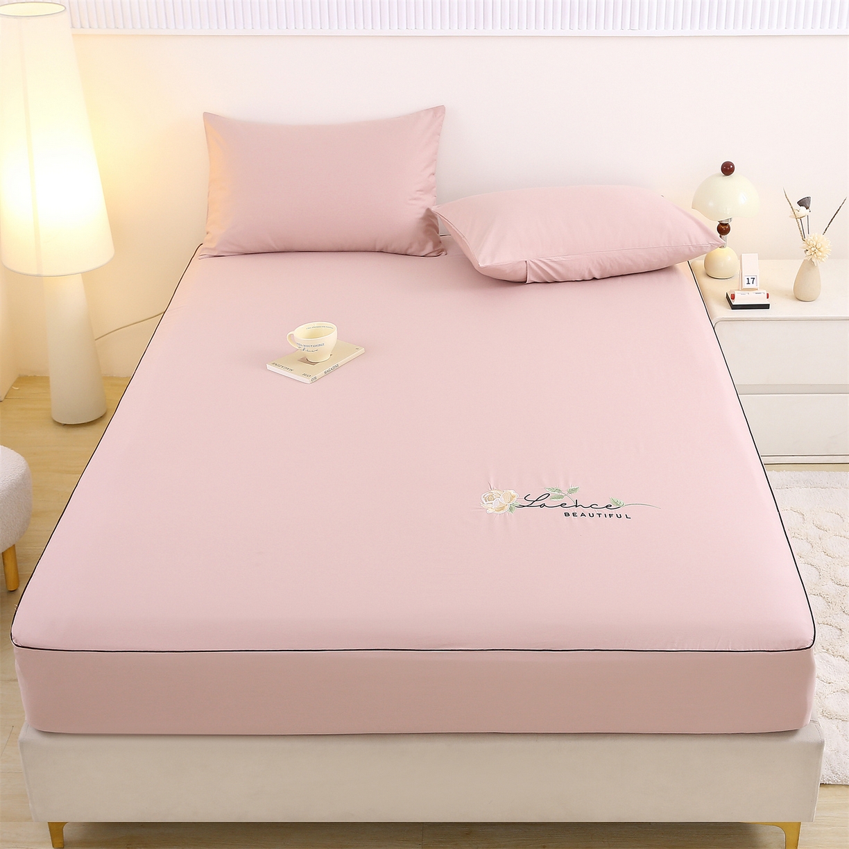 91家纺网 家纺一手货源 找家纺 欧妮家纺 2026新款全棉纯棉斜纹刺绣单床笠三件套 一见倾心-玉