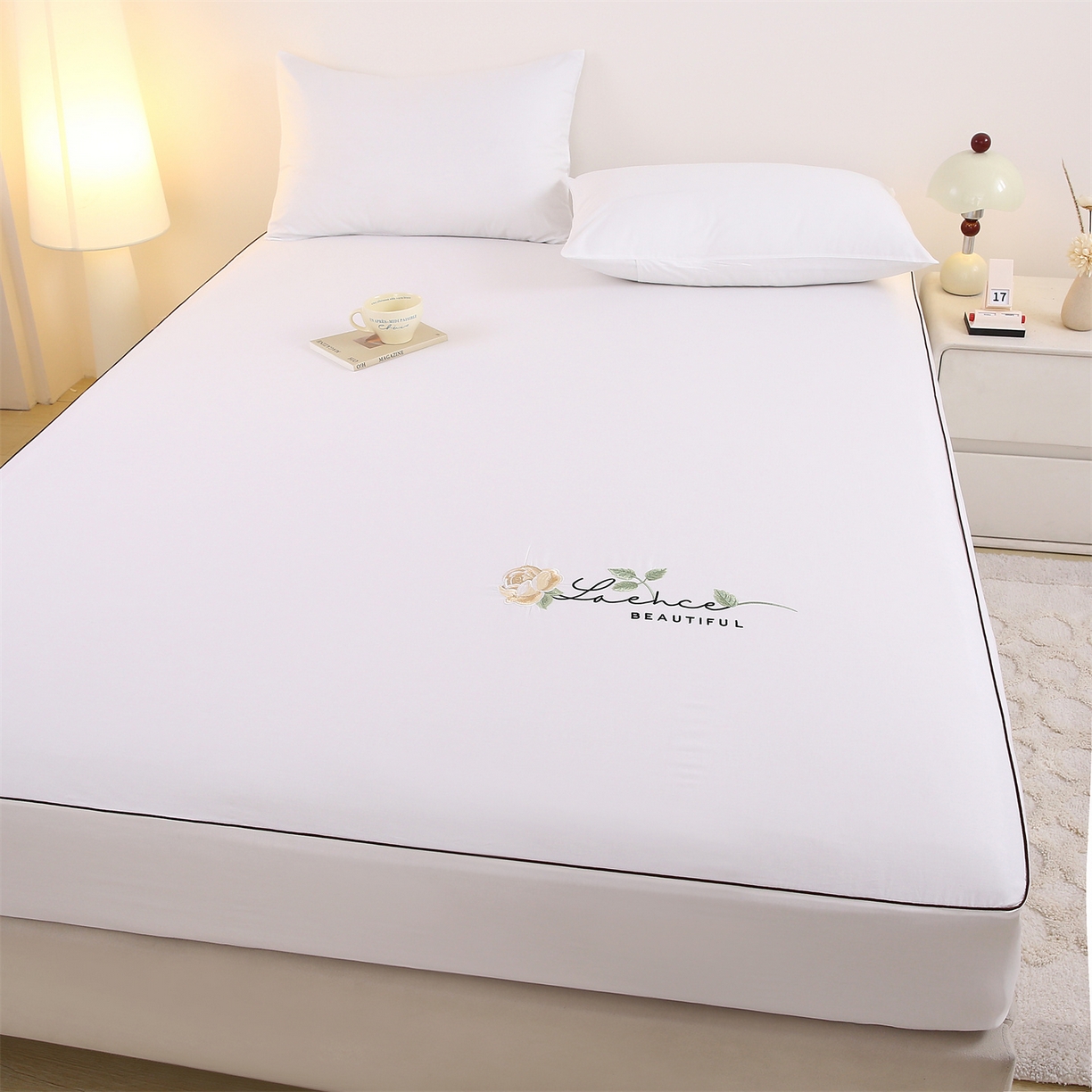 91家纺网 家纺一手货源 找家纺 欧妮家纺 2026新款全棉纯棉斜纹刺绣单床笠三件套 一见倾心-纯白