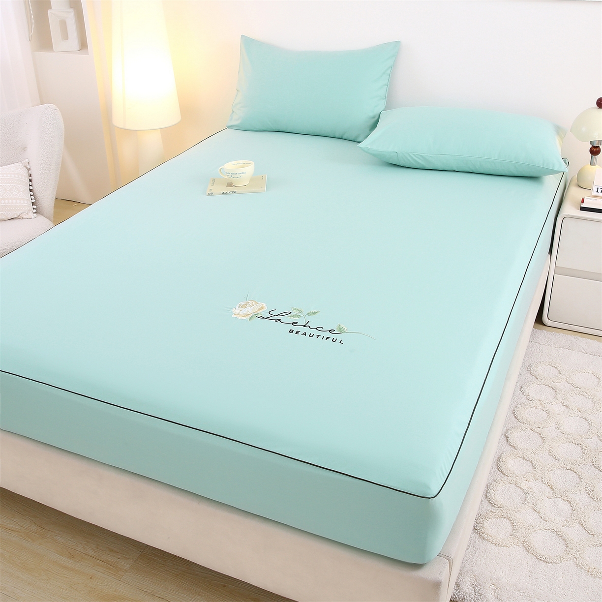 91家纺网 家纺一手货源 找家纺 欧妮家纺 2026新款全棉纯棉斜纹刺绣单床笠三件套 一见倾心-蒂芙尼蓝