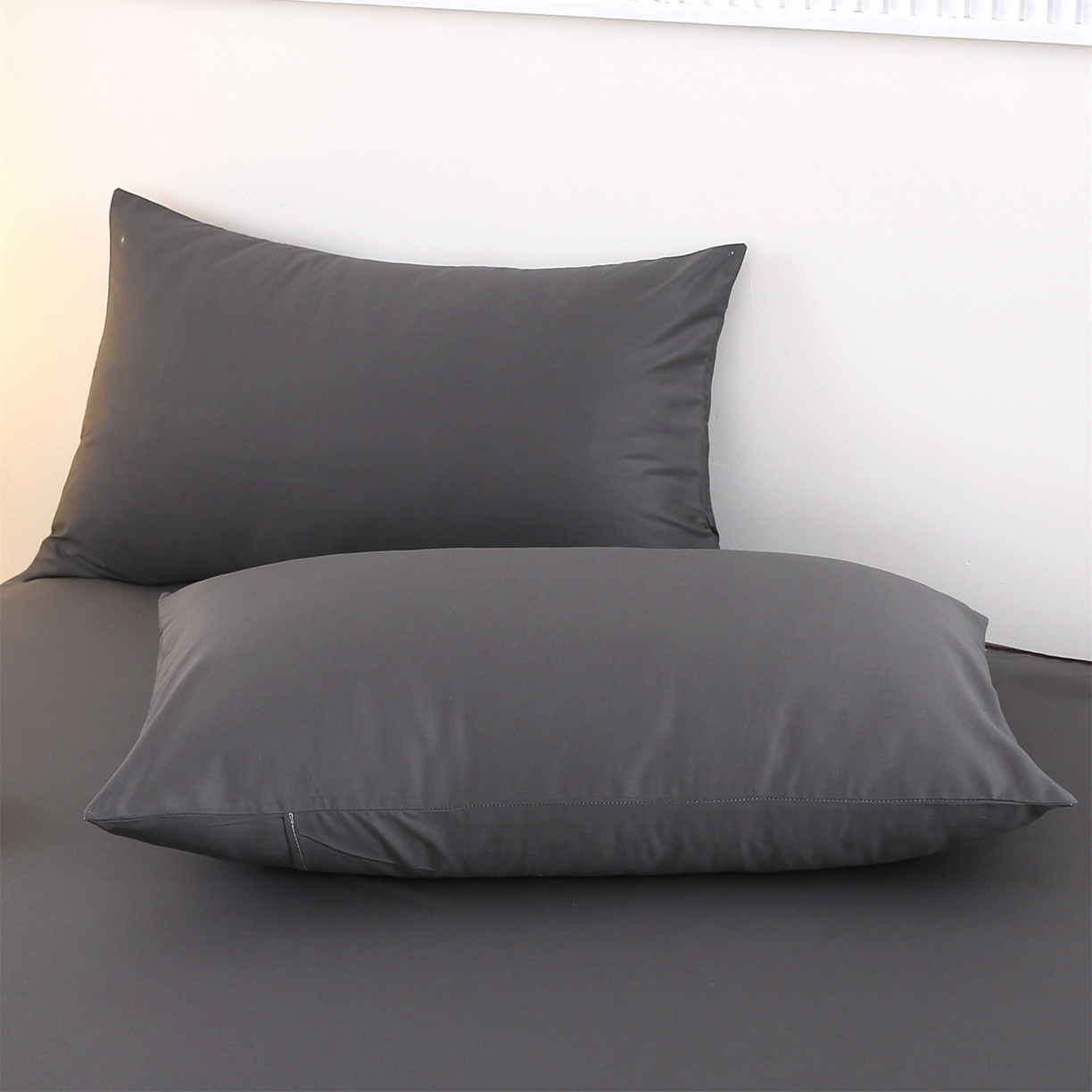 91家纺网 家纺一手货源 找家纺 欧妮家纺 2026新款全棉纯棉斜纹刺绣单床笠三件套 一见倾心-黑灰色