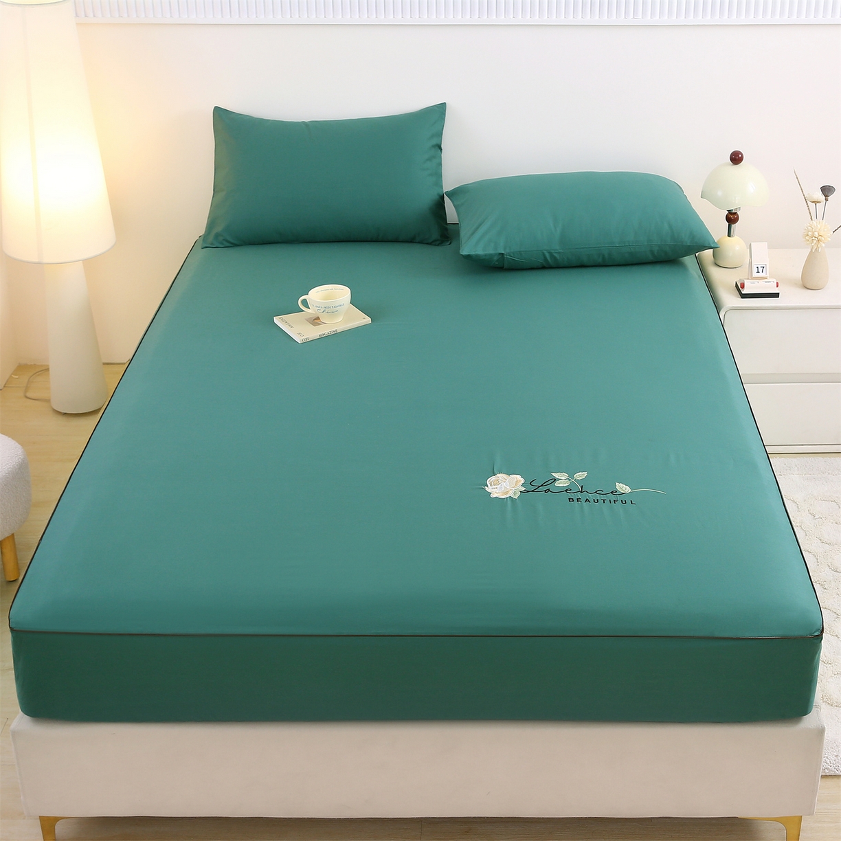 91家纺网 家纺一手货源 找家纺 欧妮家纺 2026新款全棉纯棉斜纹刺绣单床笠三件套 一见倾心-复古绿