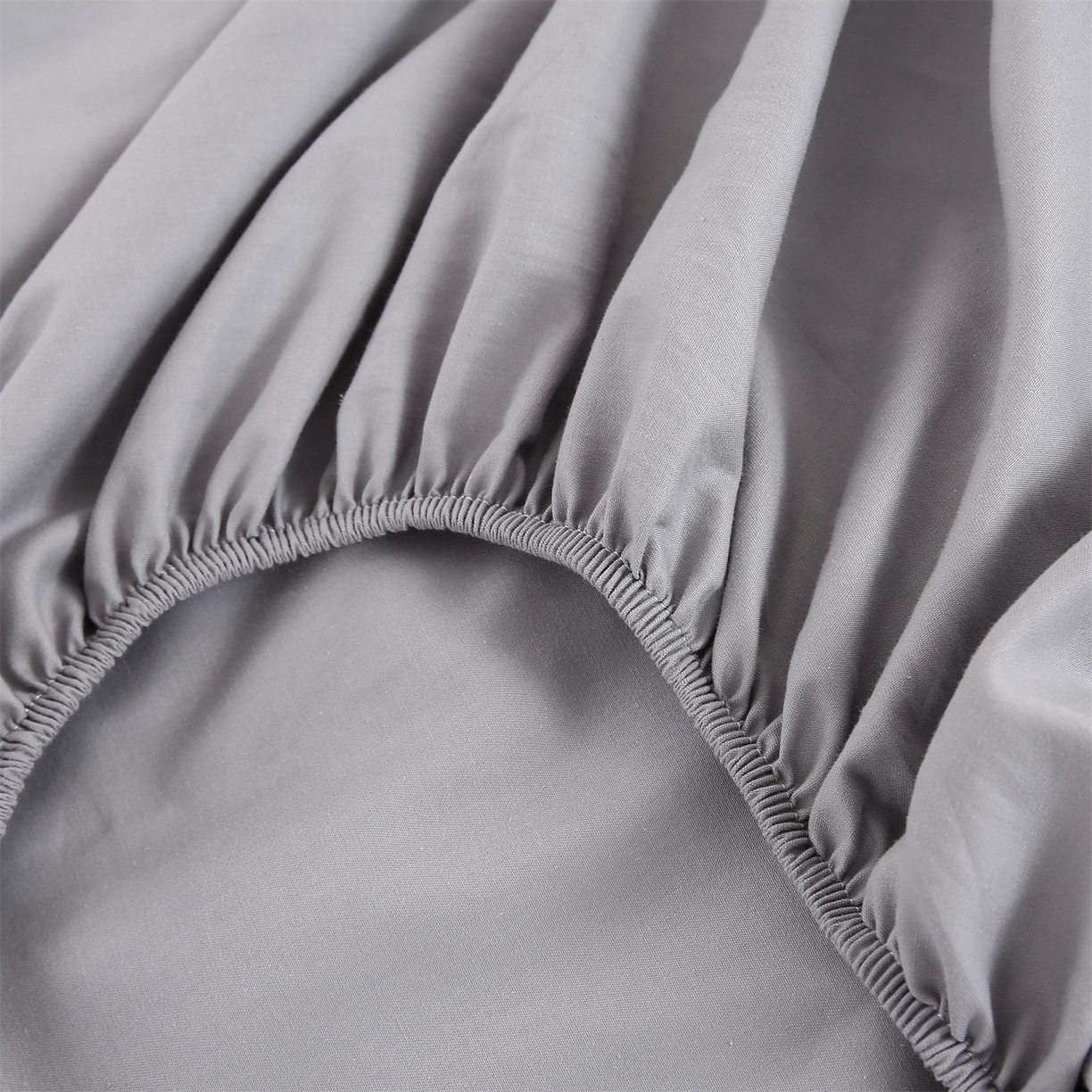 91家纺网 家纺一手货源 找家纺 欧妮家纺 2026新款全棉纯棉斜纹刺绣单床笠三件套 一见倾心-浅灰