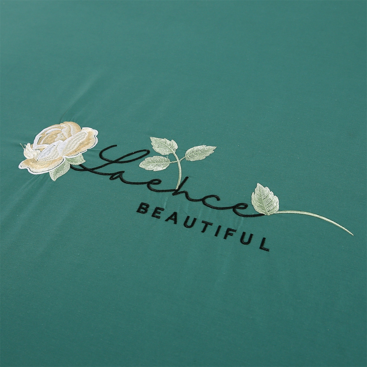 91家纺网 家纺一手货源 找家纺 欧妮家纺 2026新款全棉纯棉斜纹刺绣单床笠三件套 一见倾心-复古绿