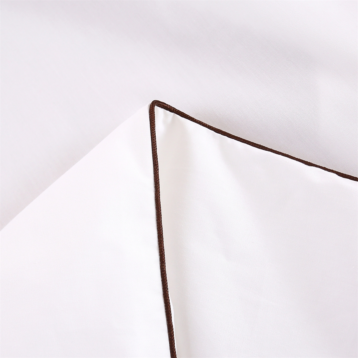 91家纺网 家纺一手货源 找家纺 欧妮家纺 2026新款全棉纯棉斜纹刺绣单床笠三件套 一见倾心-纯白