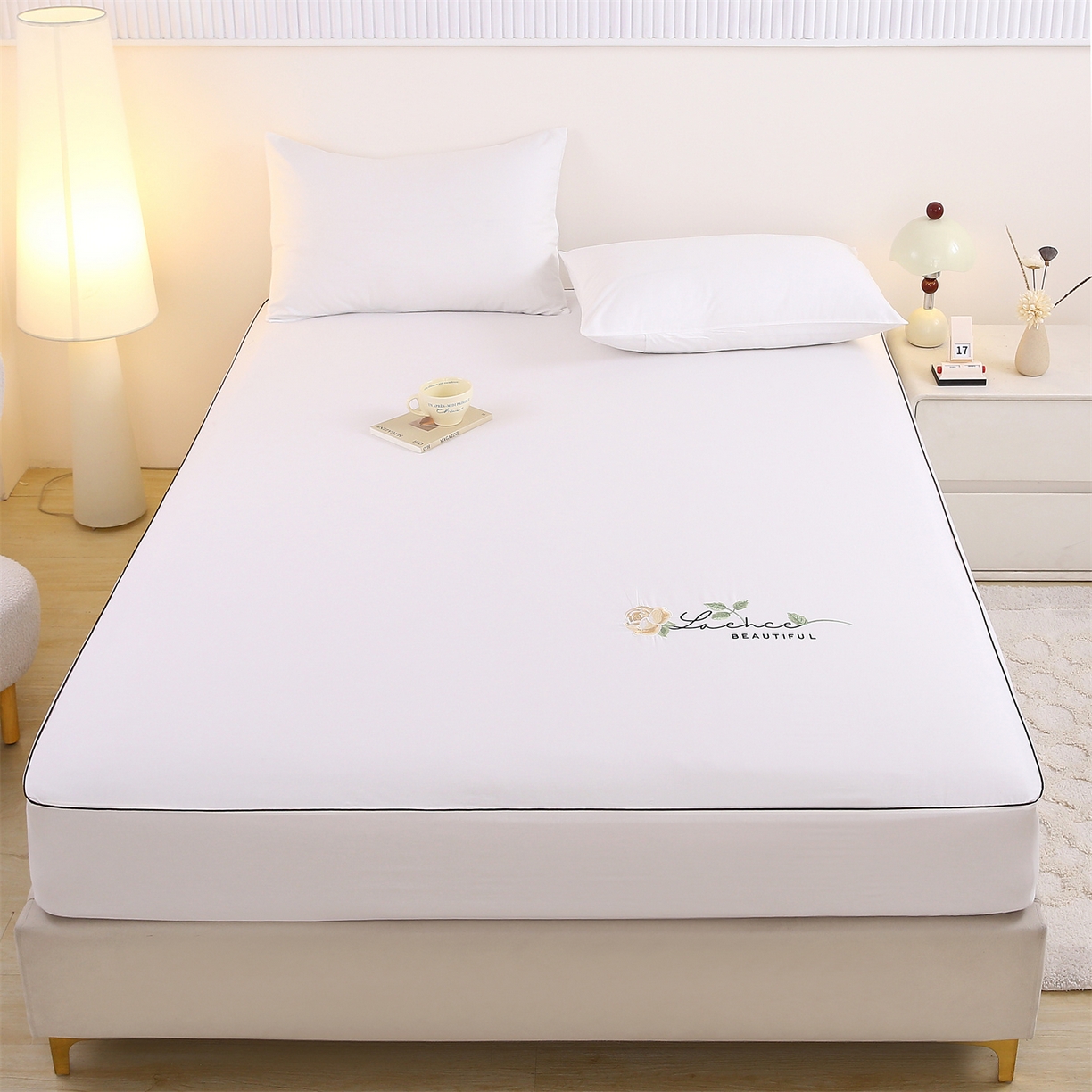 91家纺网 家纺一手货源 找家纺 欧妮家纺 2026新款全棉纯棉斜纹刺绣单床笠三件套 一见倾心-纯白