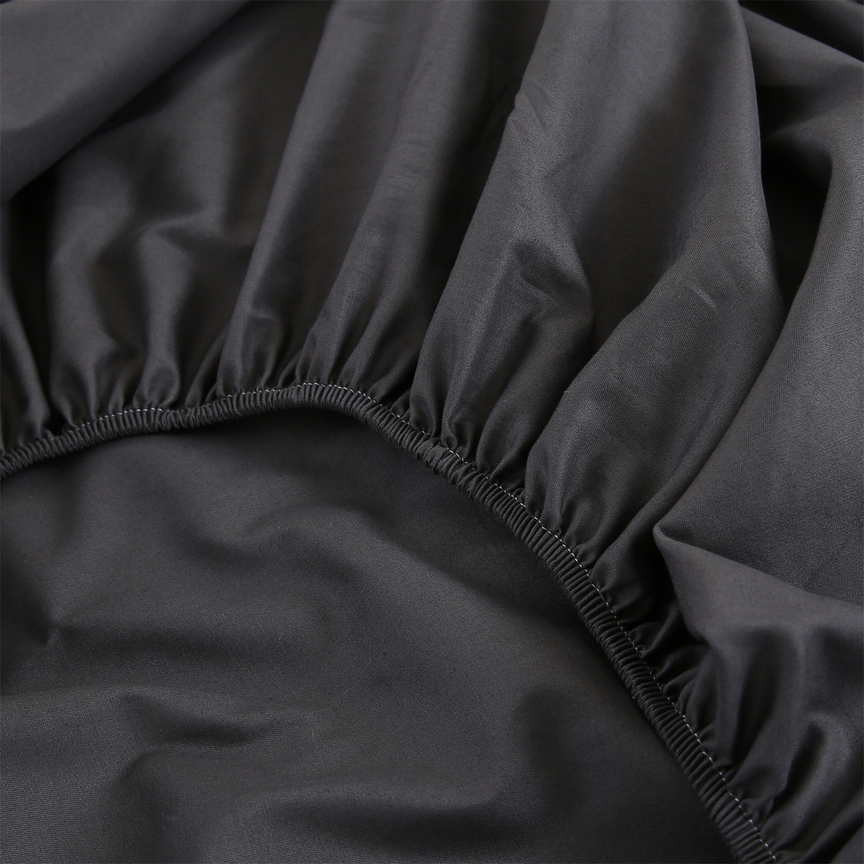 91家纺网 家纺一手货源 找家纺 欧妮家纺 2026新款全棉纯棉斜纹刺绣单床笠三件套 一见倾心-黑灰色