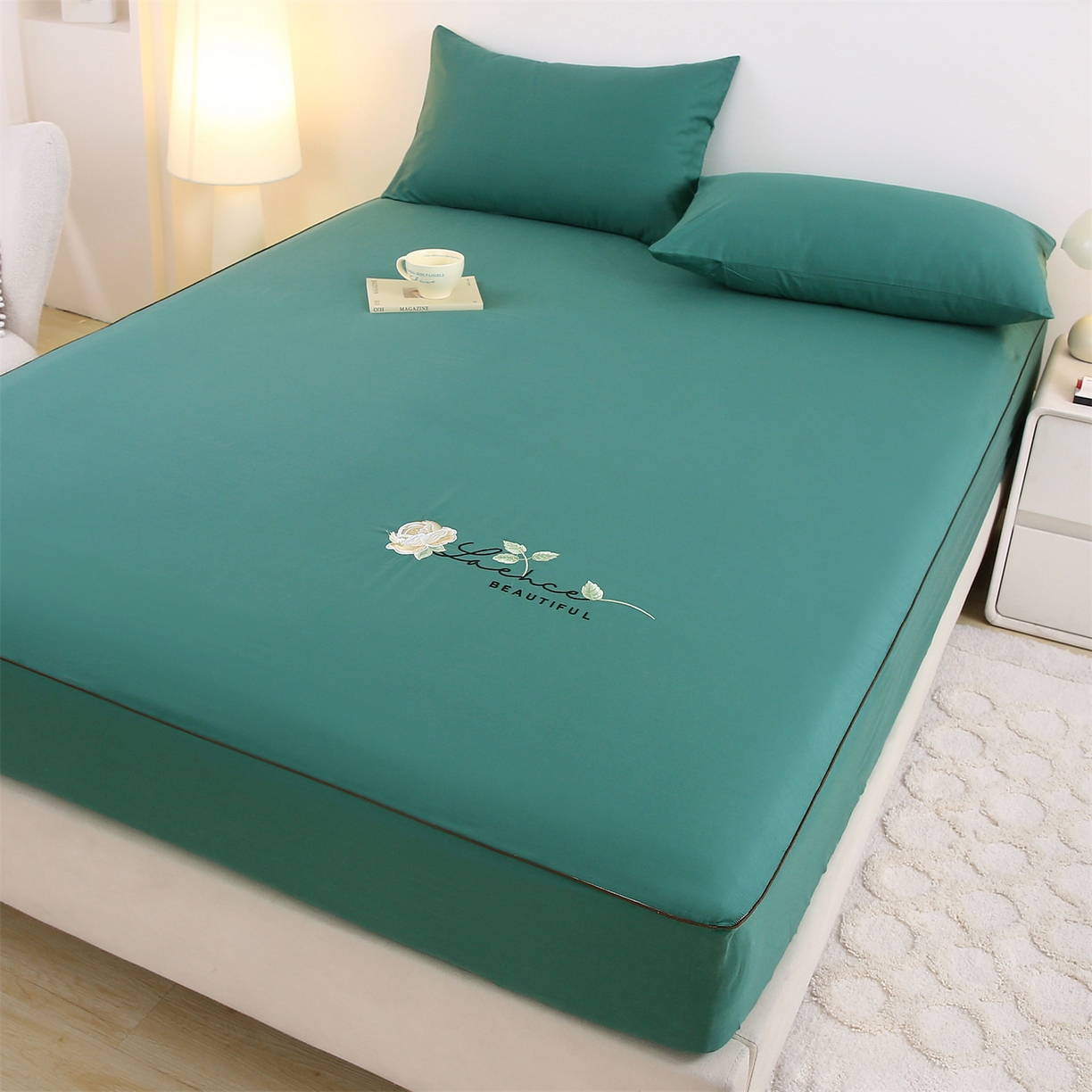 91家纺网 家纺一手货源 找家纺 欧妮家纺 2026新款全棉纯棉斜纹刺绣单床笠三件套 一见倾心-复古绿