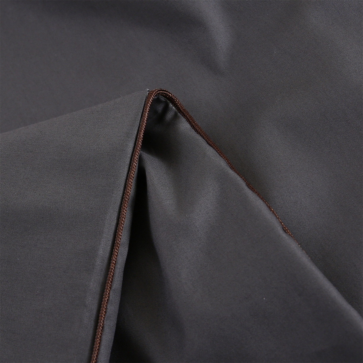 91家纺网 家纺一手货源 找家纺 欧妮家纺 2026新款全棉纯棉斜纹刺绣单床笠三件套 一见倾心-黑灰色