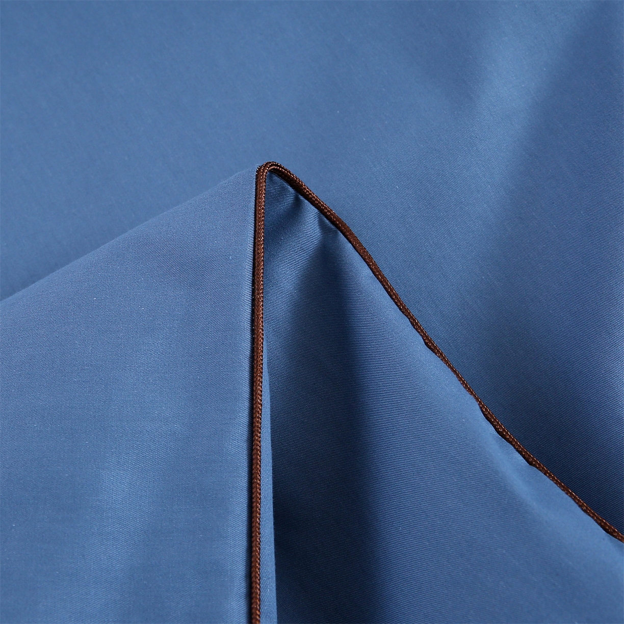 91家纺网 家纺一手货源 找家纺 欧妮家纺 2026新款全棉纯棉斜纹刺绣单床笠三件套 一见倾心-深海蓝