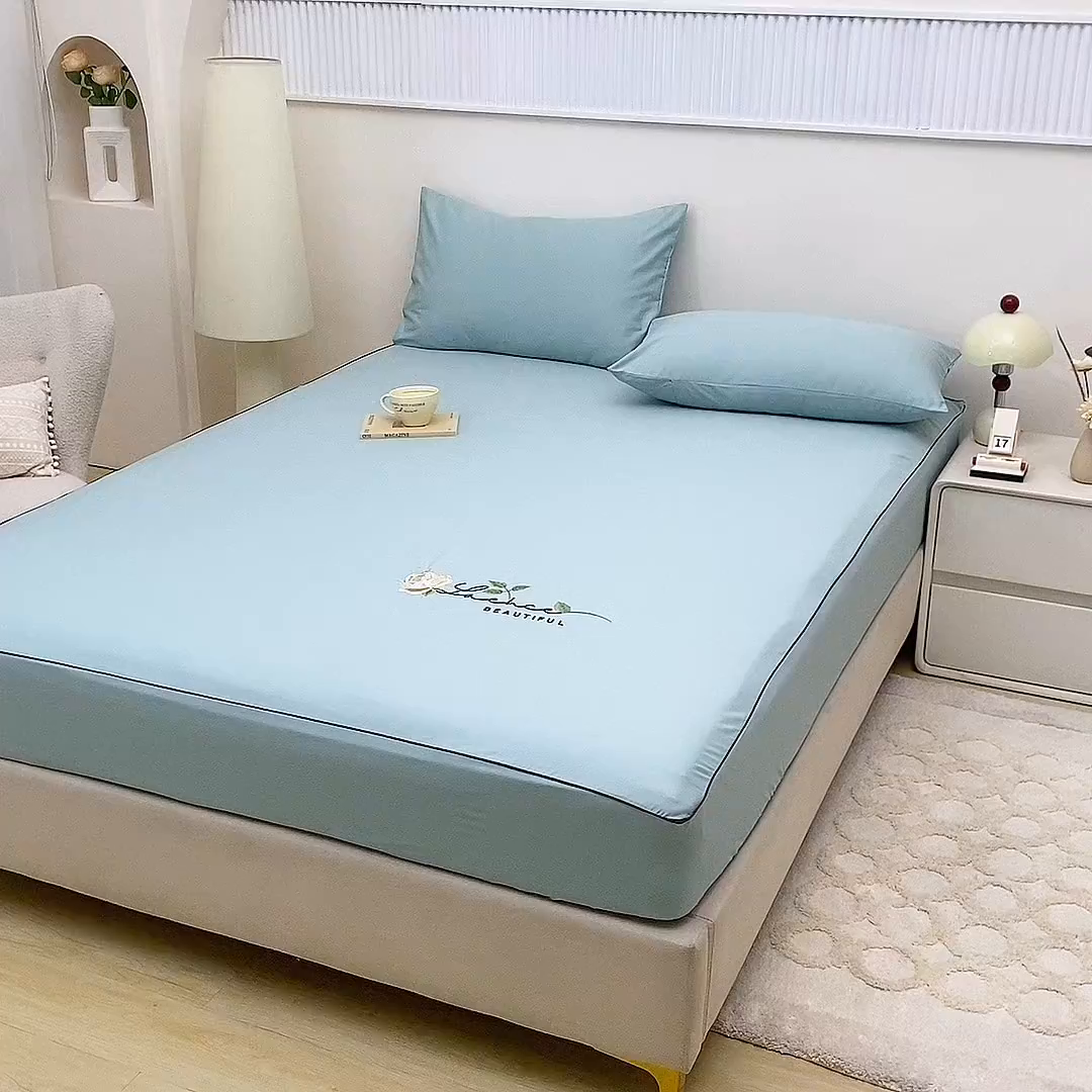 91家纺网 家纺一手货源 找家纺 欧妮家纺 2026新款全棉纯棉斜纹刺绣单床笠三件套 一见倾心-蒂芙尼蓝