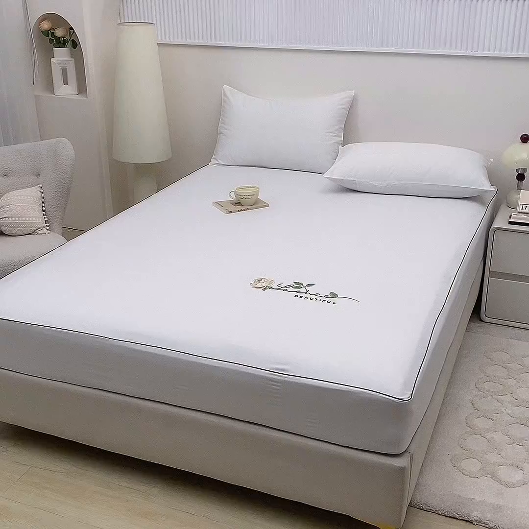 91家纺网 家纺一手货源 找家纺 欧妮家纺 2026新款全棉纯棉斜纹刺绣单床笠三件套 一见倾心-纯白