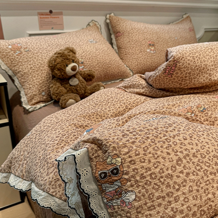 91家纺网 家纺一手货源 找家纺 仟网汇 2026新款法式花边泡芙纱四件套 豹纹小猫