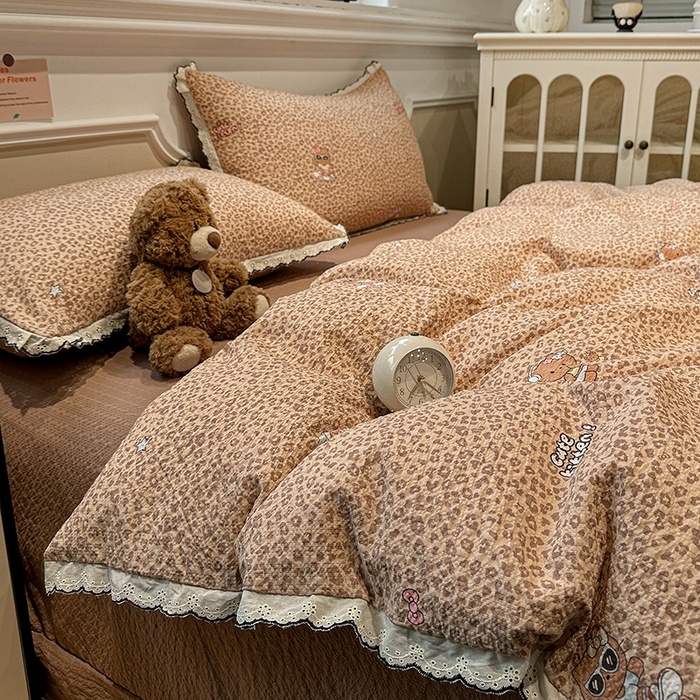 91家纺网 家纺一手货源 找家纺 仟网汇 2026新款法式花边泡芙纱四件套 豹纹小猫