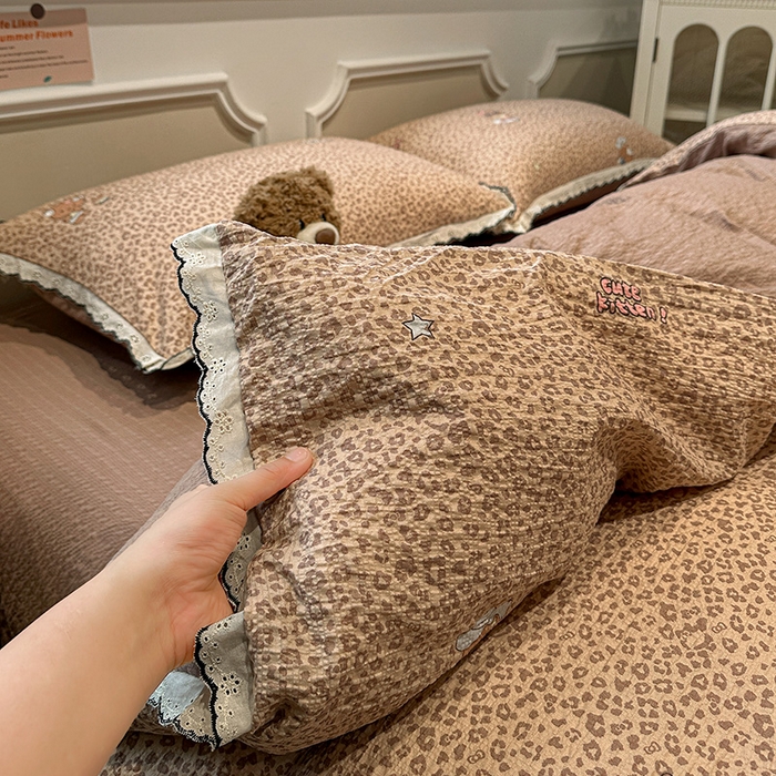 91家纺网 家纺一手货源 找家纺 仟网汇 2026新款法式花边泡芙纱四件套 豹纹小猫