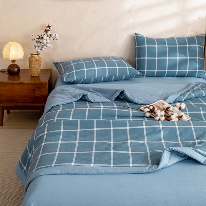 91家纺网 家纺一手货源 找家纺 云玲时尚 2026新款无印风新疆棉花格子夏被夏凉被空调被 海天蓝