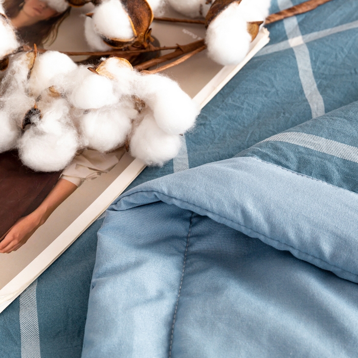91家纺网 家纺一手货源 找家纺 云玲时尚 2026新款无印风新疆棉花格子夏被夏凉被空调被 海天蓝