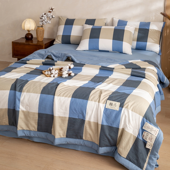 91家纺网 家纺一手货源 找家纺 云玲时尚 2026新款无印风新疆棉花格子夏被夏凉被空调被 复古蓝