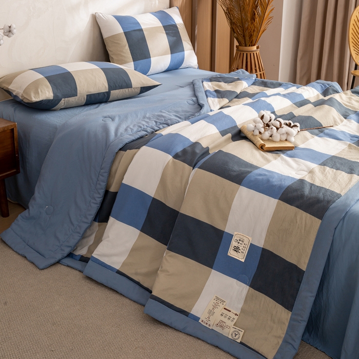 91家纺网 家纺一手货源 找家纺 云玲时尚 2026新款无印风新疆棉花格子夏被夏凉被空调被 复古蓝