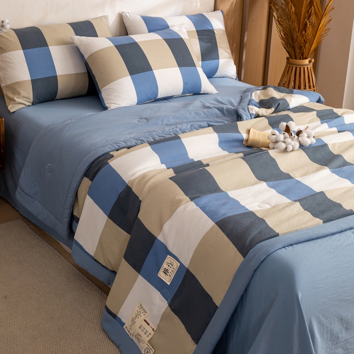 91家纺网 家纺一手货源 找家纺 云玲时尚 2026新款无印风新疆棉花格子夏被夏凉被空调被 复古蓝