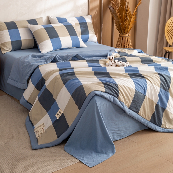 91家纺网 家纺一手货源 找家纺 云玲时尚 2026新款无印风新疆棉花格子夏被夏凉被空调被 复古蓝