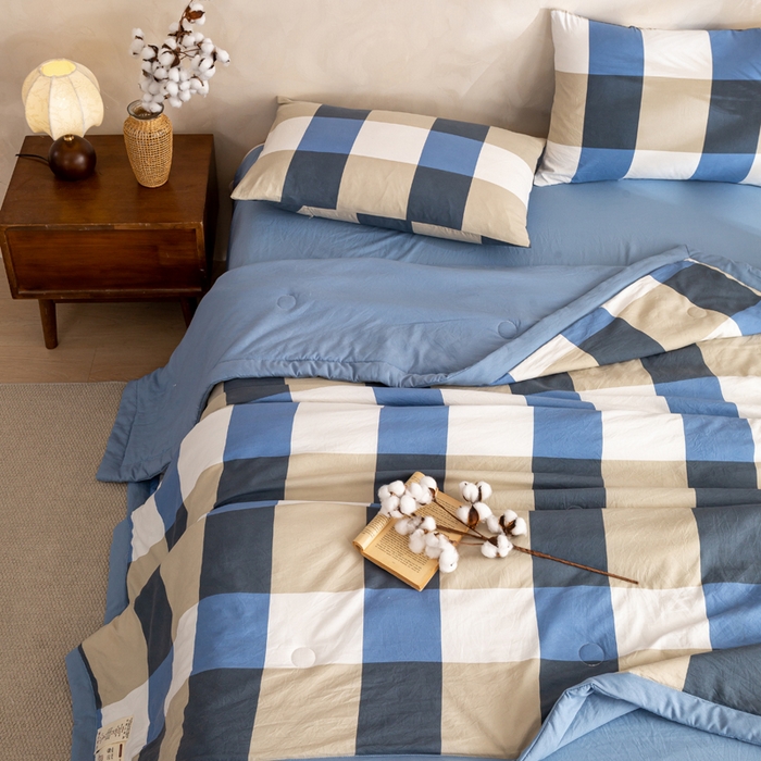 91家纺网 家纺一手货源 找家纺 云玲时尚 2026新款无印风新疆棉花格子夏被夏凉被空调被 复古蓝