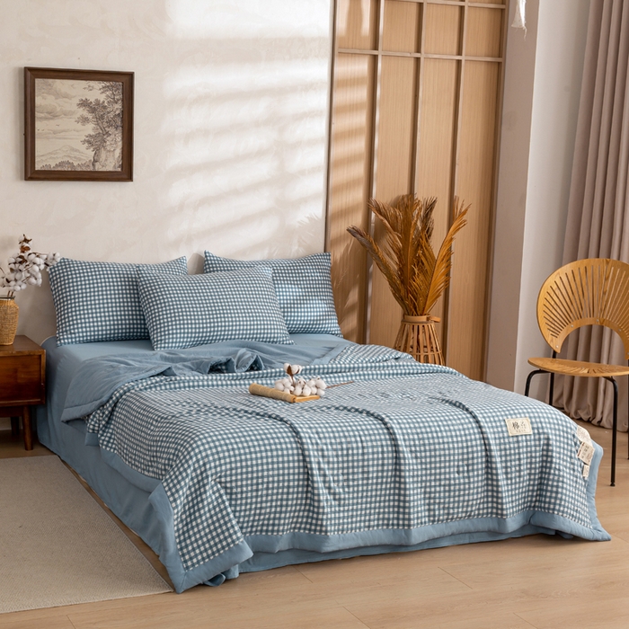 91家纺网 家纺一手货源 找家纺 云玲时尚 2026新款无印风新疆棉花格子夏被夏凉被空调被 蓝小格