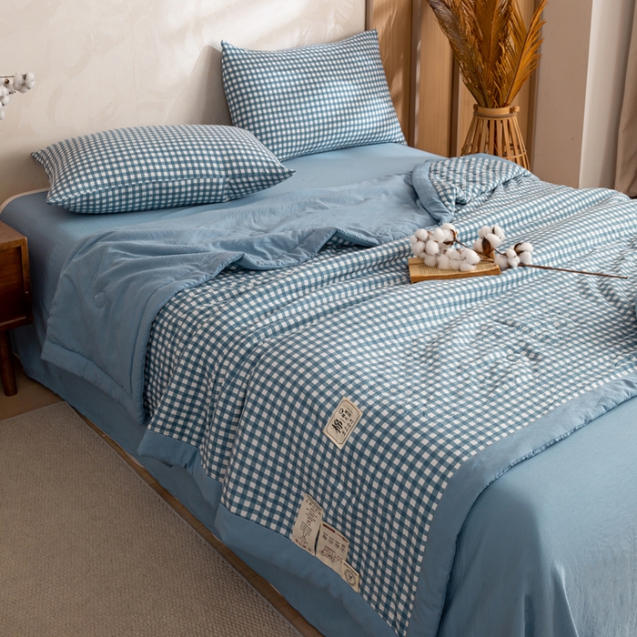 91家纺网 家纺一手货源 找家纺 云玲时尚 2026新款无印风新疆棉花格子夏被夏凉被空调被 蓝小格
