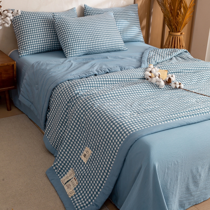 91家纺网 家纺一手货源 找家纺 云玲时尚 2026新款无印风新疆棉花格子夏被夏凉被空调被 蓝小格