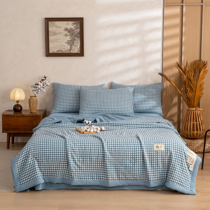 91家纺网 家纺一手货源 找家纺 云玲时尚 2026新款无印风新疆棉花格子夏被夏凉被空调被 蓝小格