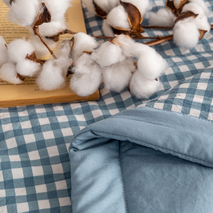 91家纺网 家纺一手货源 找家纺 云玲时尚 2026新款无印风新疆棉花格子夏被夏凉被空调被 蓝小格