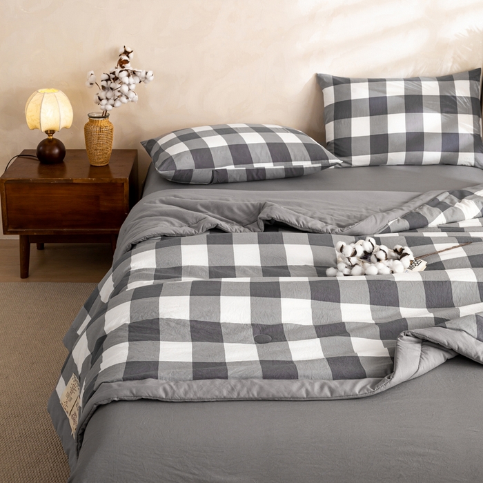 91家纺网 家纺一手货源 找家纺 云玲时尚 2026新款无印风新疆棉花格子夏被夏凉被空调被 简约灰