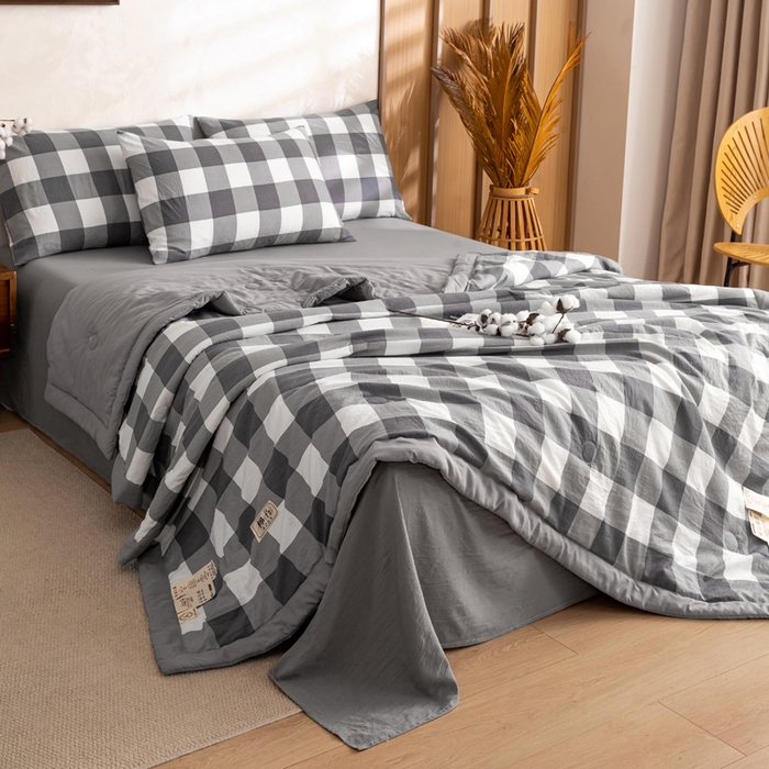 91家纺网 家纺一手货源 找家纺 云玲时尚 2026新款无印风新疆棉花格子夏被夏凉被空调被 简约灰