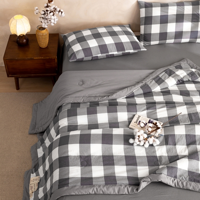 91家纺网 家纺一手货源 找家纺 云玲时尚 2026新款无印风新疆棉花格子夏被夏凉被空调被 简约灰