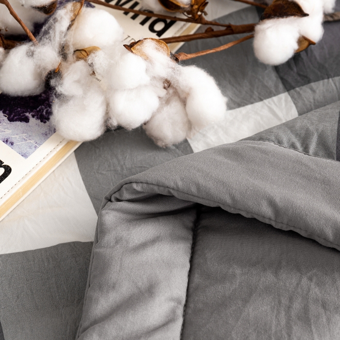 91家纺网 家纺一手货源 找家纺 云玲时尚 2026新款无印风新疆棉花格子夏被夏凉被空调被 简约灰