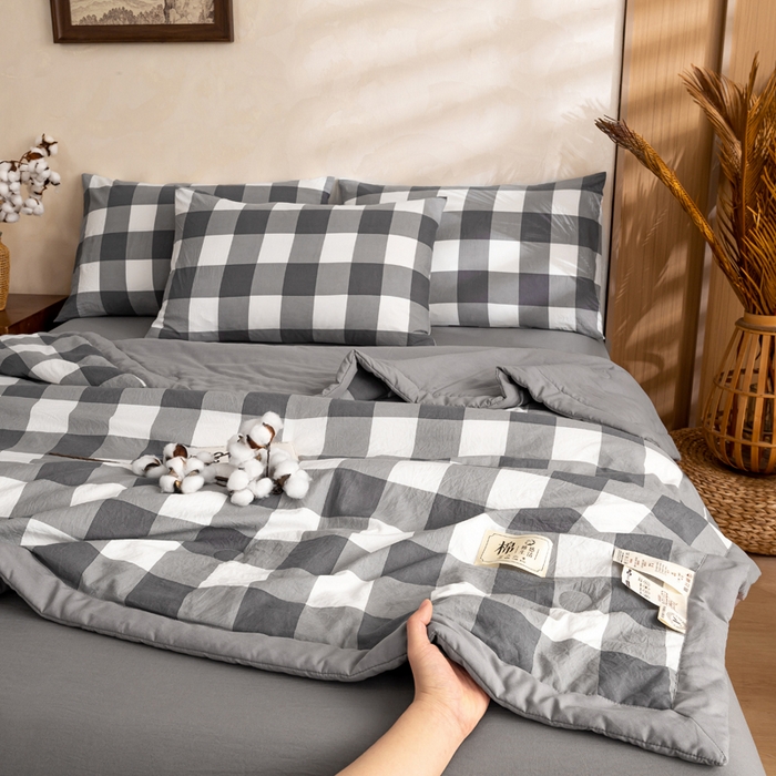 91家纺网 家纺一手货源 找家纺 云玲时尚 2026新款无印风新疆棉花格子夏被夏凉被空调被 简约灰