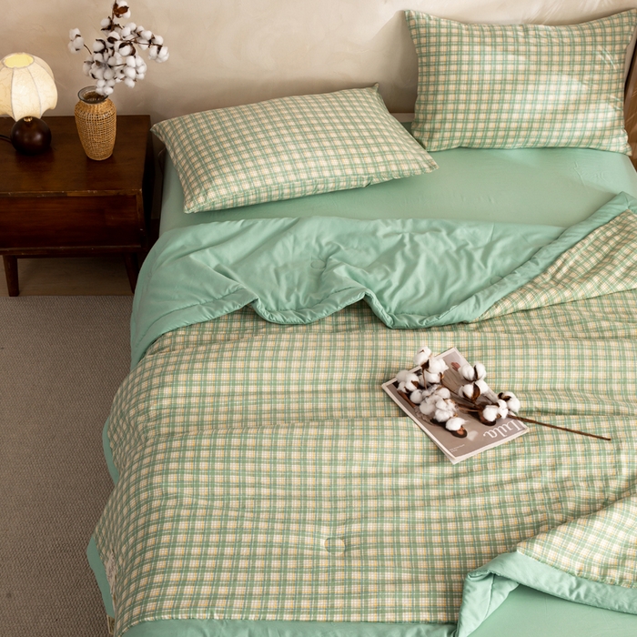 91家纺网 家纺一手货源 找家纺 云玲时尚 2026新款无印风新疆棉花格子夏被夏凉被空调被 青禾绿