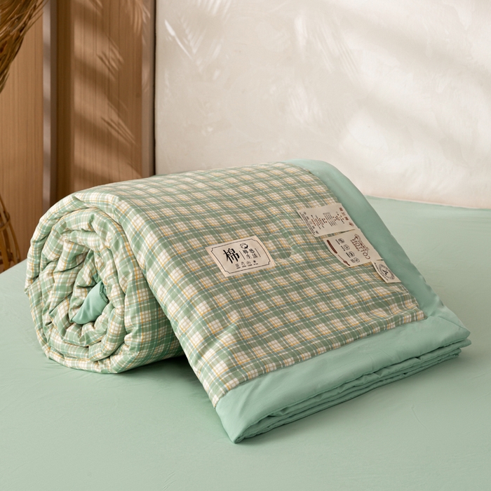 91家纺网 家纺一手货源 找家纺 云玲时尚 2026新款无印风新疆棉花格子夏被夏凉被空调被 青禾绿